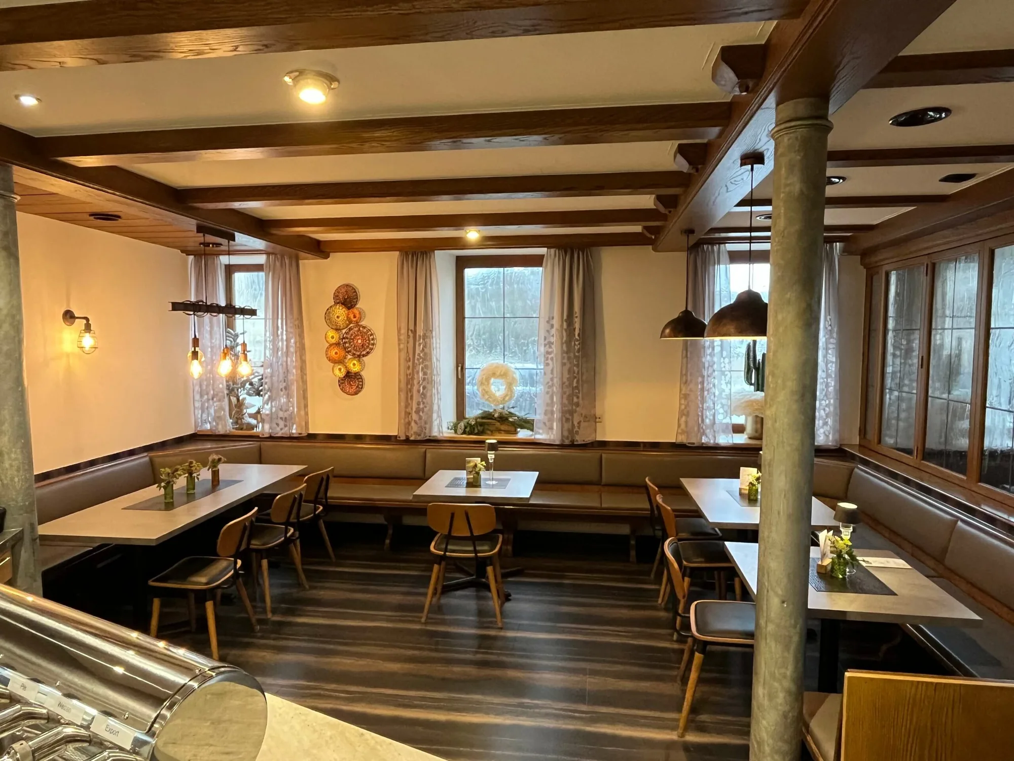 Blick durch die Gaststube des Gasthof Adler in Inneringen